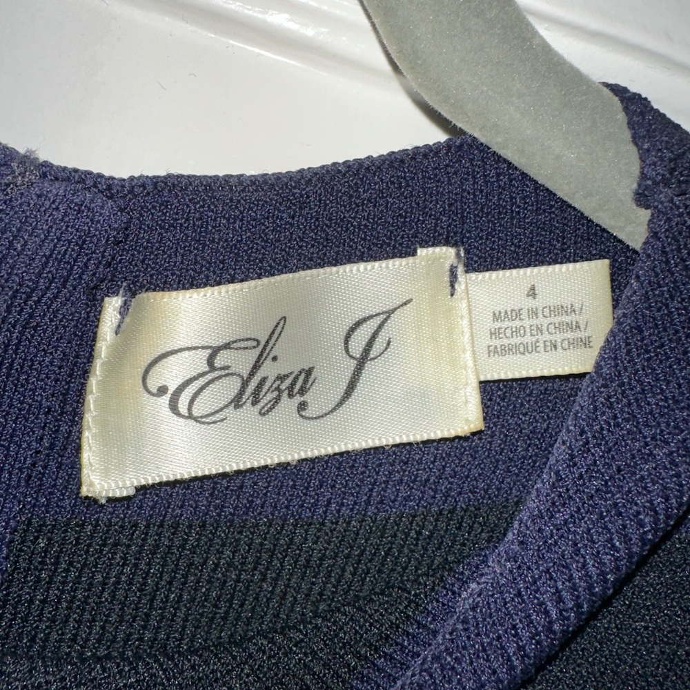 Eliza J, size 4, knit dress. - Picture 3 of 3